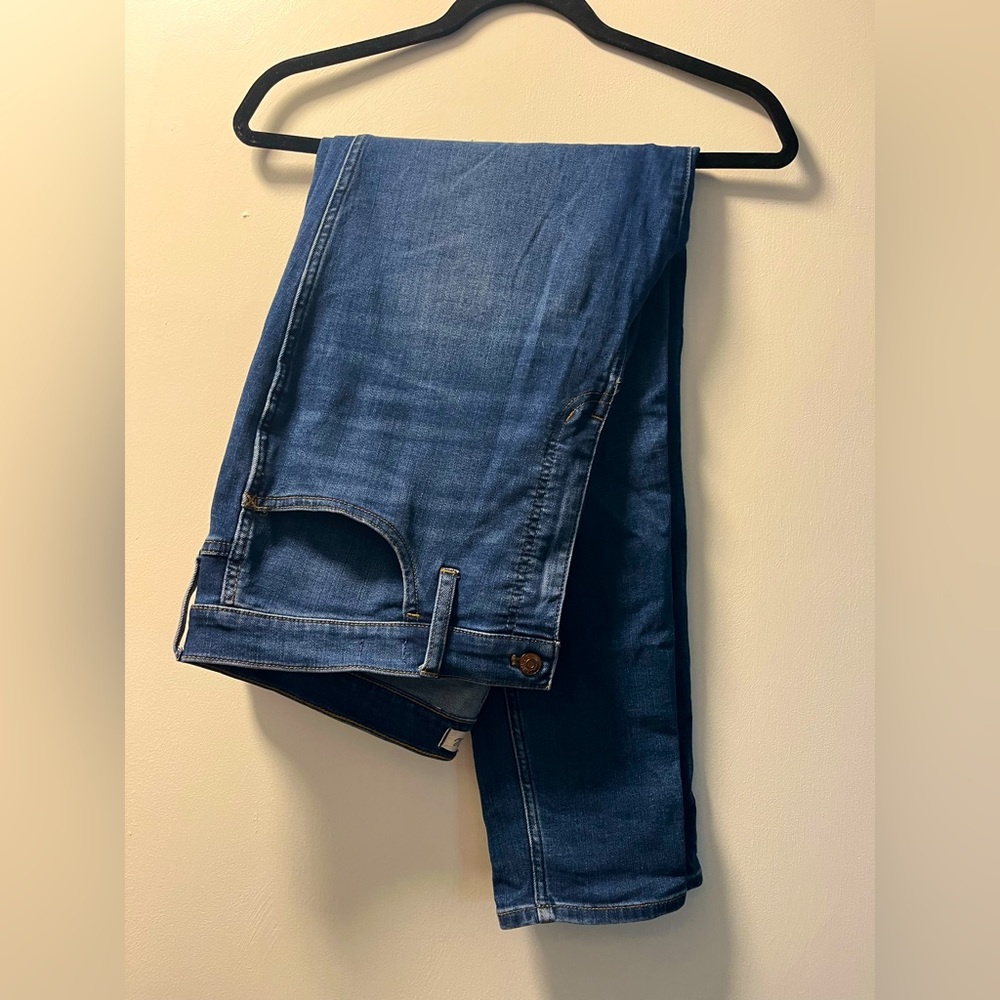 MOVING!! MAKE ME AN OFFER!!! 
Madewell 10” roadtripper jeans LIKE NEW
